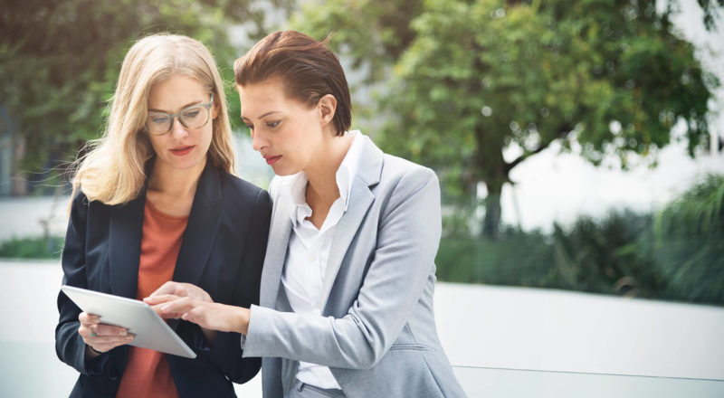 businesswoman-corporate-colleagues-talking-P3PSNFM businesswoman-corporate-colleagues-talking-P3PSNFM